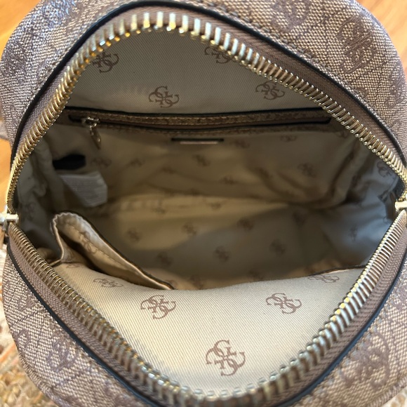 NWOT Guess mini logo backpack - Picture 5 of 8